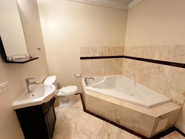 $2,300 | 4518 North Kedzie Avenue, Unit 3E, Chicago, IL 60625