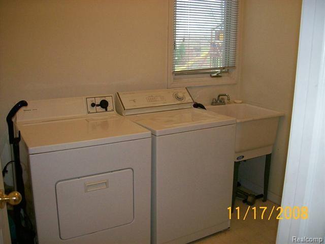 749 Woodfield Way Rochester, MI 48307 - Photo 17 of 17 1st Floor Laundry