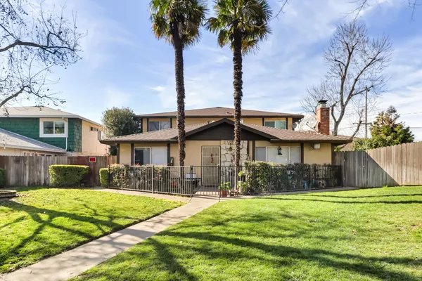 $834,000 | 831 Cathedral Court, Sacramento, CA 95825