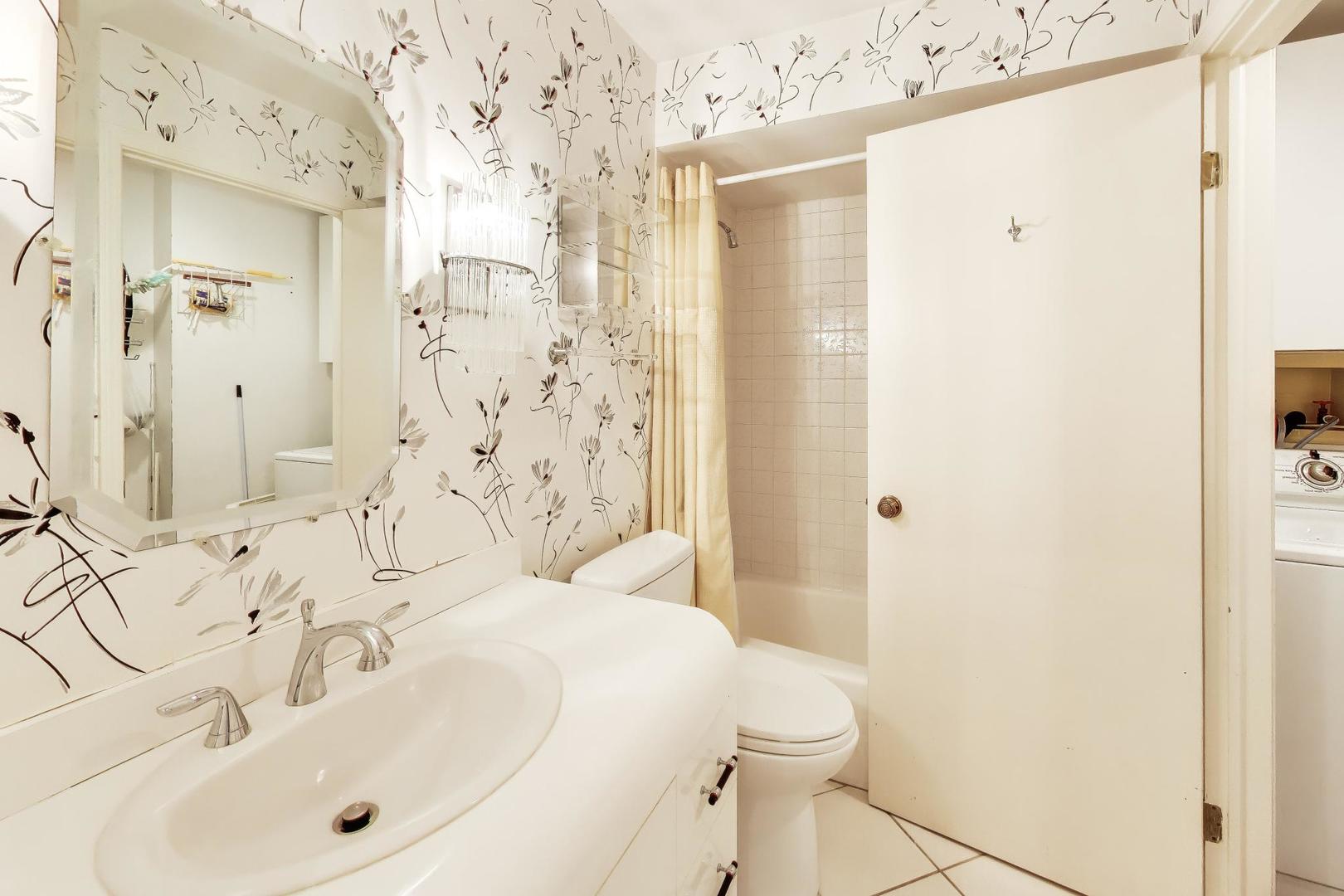 9558 Gross Point Road, Unit A605 Skokie, IL 60076 - Photo 19 of 24