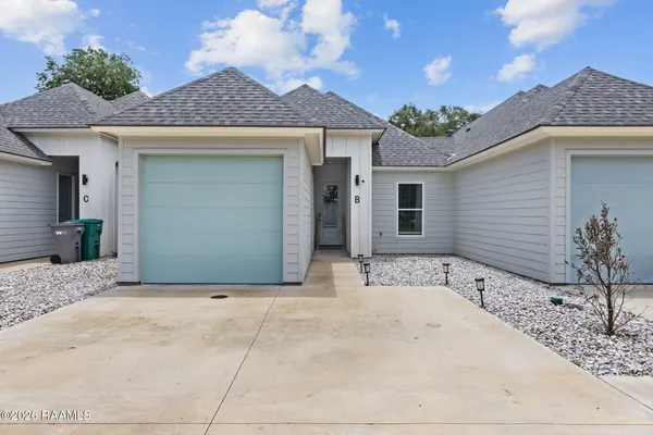 $240,000 | 300 Ave B, Unit B, Broussard, LA 70518