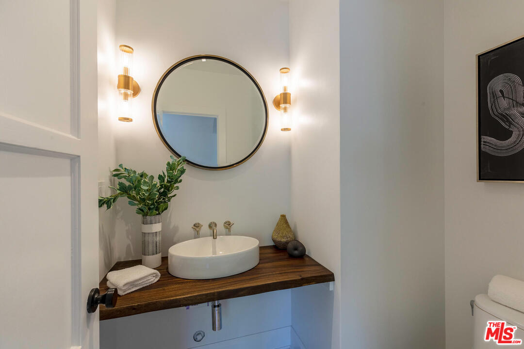 6230 Warner Drive Los Angeles, CA 90048 - Photo 18 of 50