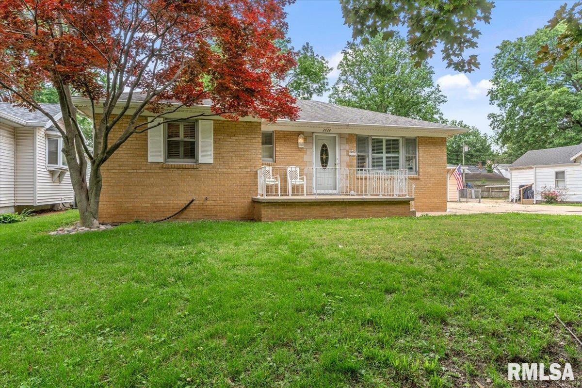 2424 Holmes Avenue Springfield, IL 62704 - Photo 4 of 37