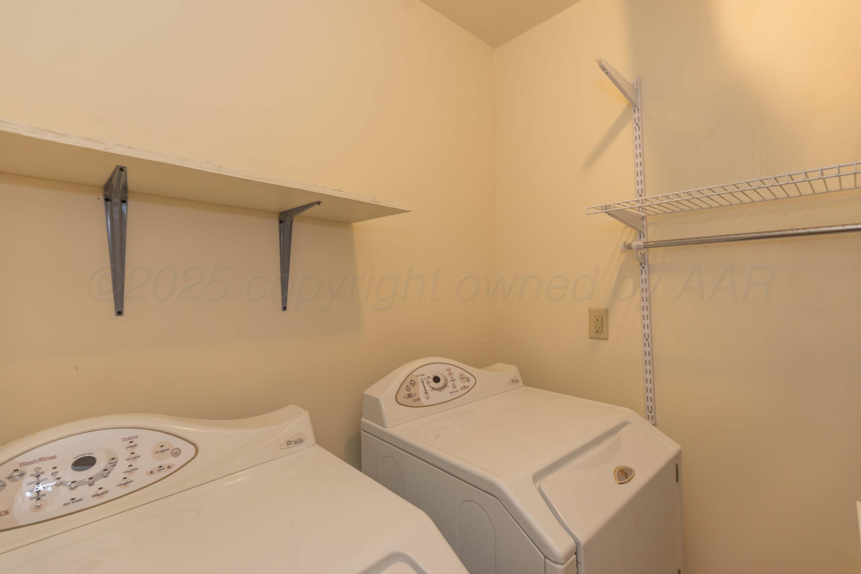 209 East 12th Street Wheeler, TX 79096 - Photo 31 of 40 a utility room with dryer and washer