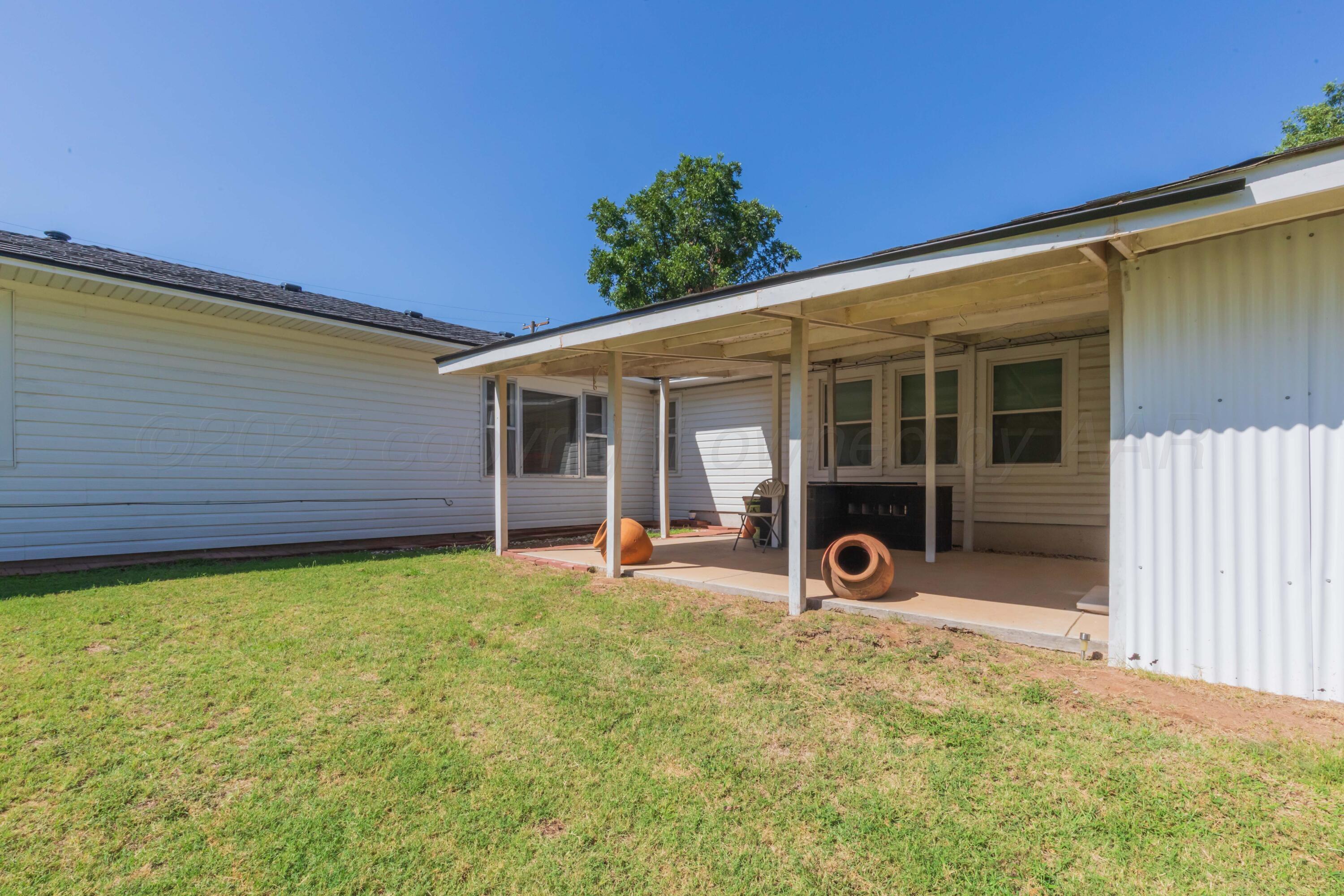 209 East 12th Street Wheeler, TX 79096 - Photo 33 of 40 a view of a house with backyard and porch