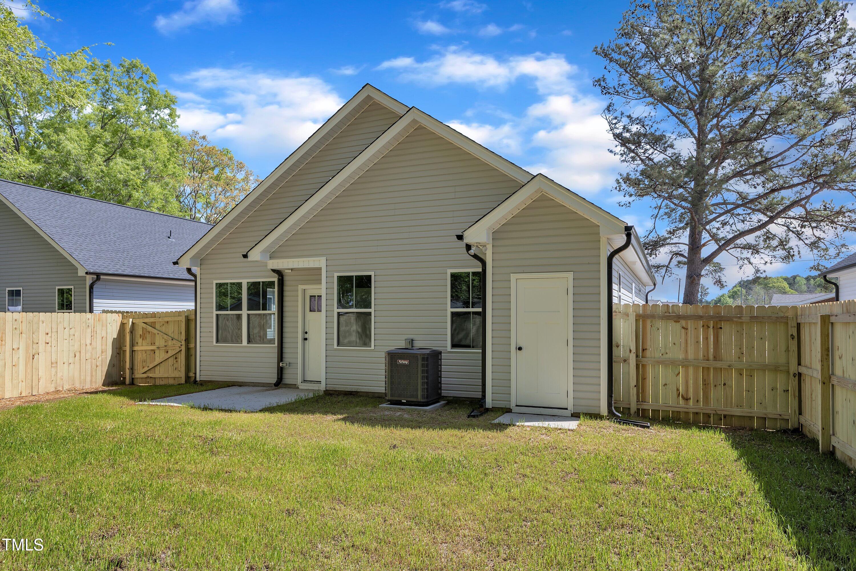 619 Ray Street Selma, NC 27576 - Photo 7 of 36 22-617 619 621 Ray St-21