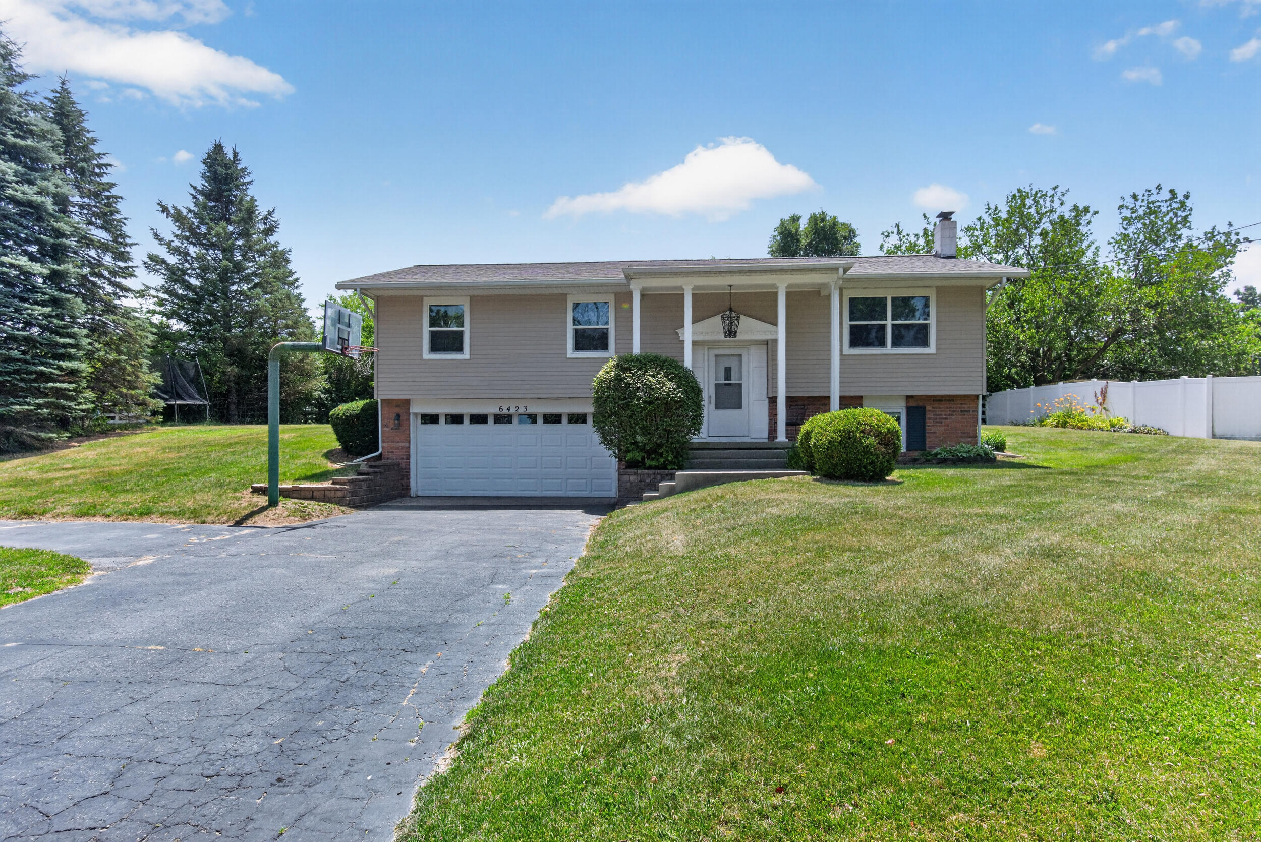 6423 Inverness Lane Jackson, MI 49201 - Photo 1 of 49 6423 Inverness Ln, Jackson, MI 49201