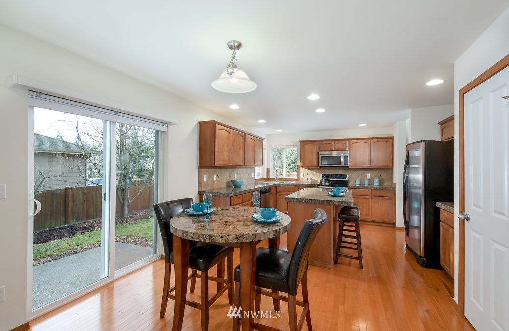 5103 Northeast 8th Place Renton, WA 98059 - Photo 6 of 25
