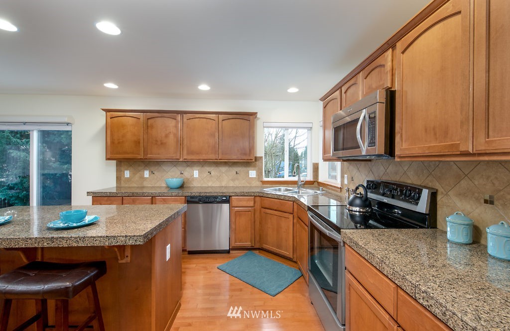5103 Northeast 8th Place Renton, WA 98059 - Photo 7 of 25