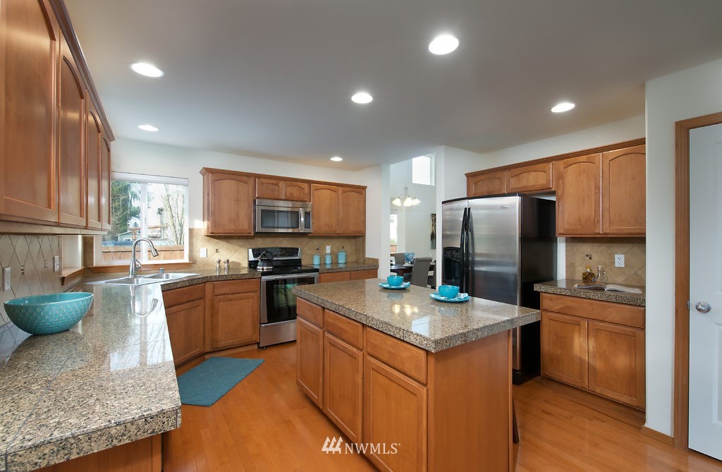 5103 Northeast 8th Place Renton, WA 98059 - Photo 8 of 25