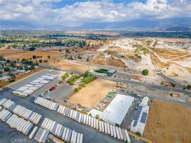 a view of an outdoor space with city view