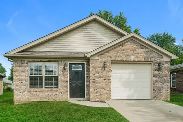 $1,705 | 3817 Fiske Avenue, New Albany, IN 47150