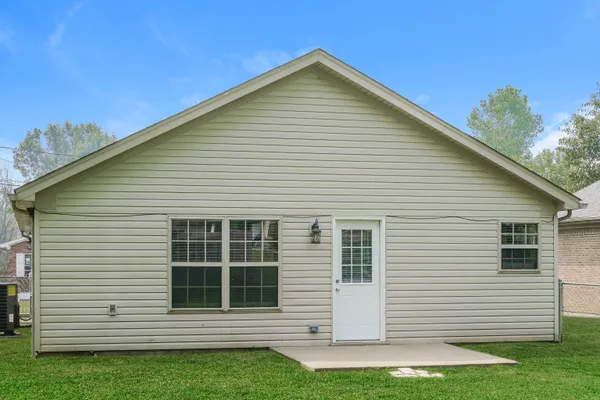 $1,705 | 3817 Fiske Avenue, New Albany, IN 47150