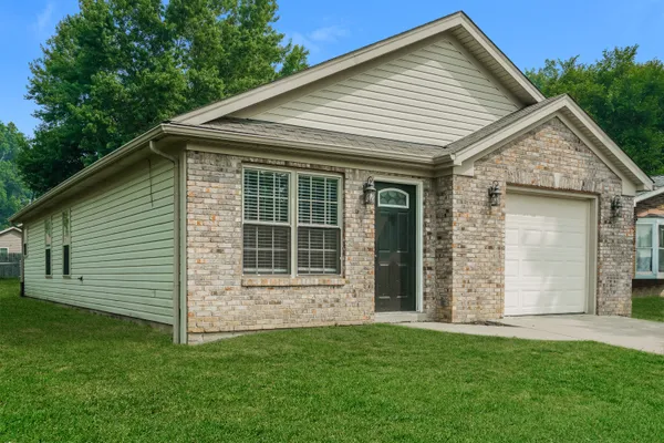 $1,705 | 3817 Fiske Avenue, New Albany, IN 47150