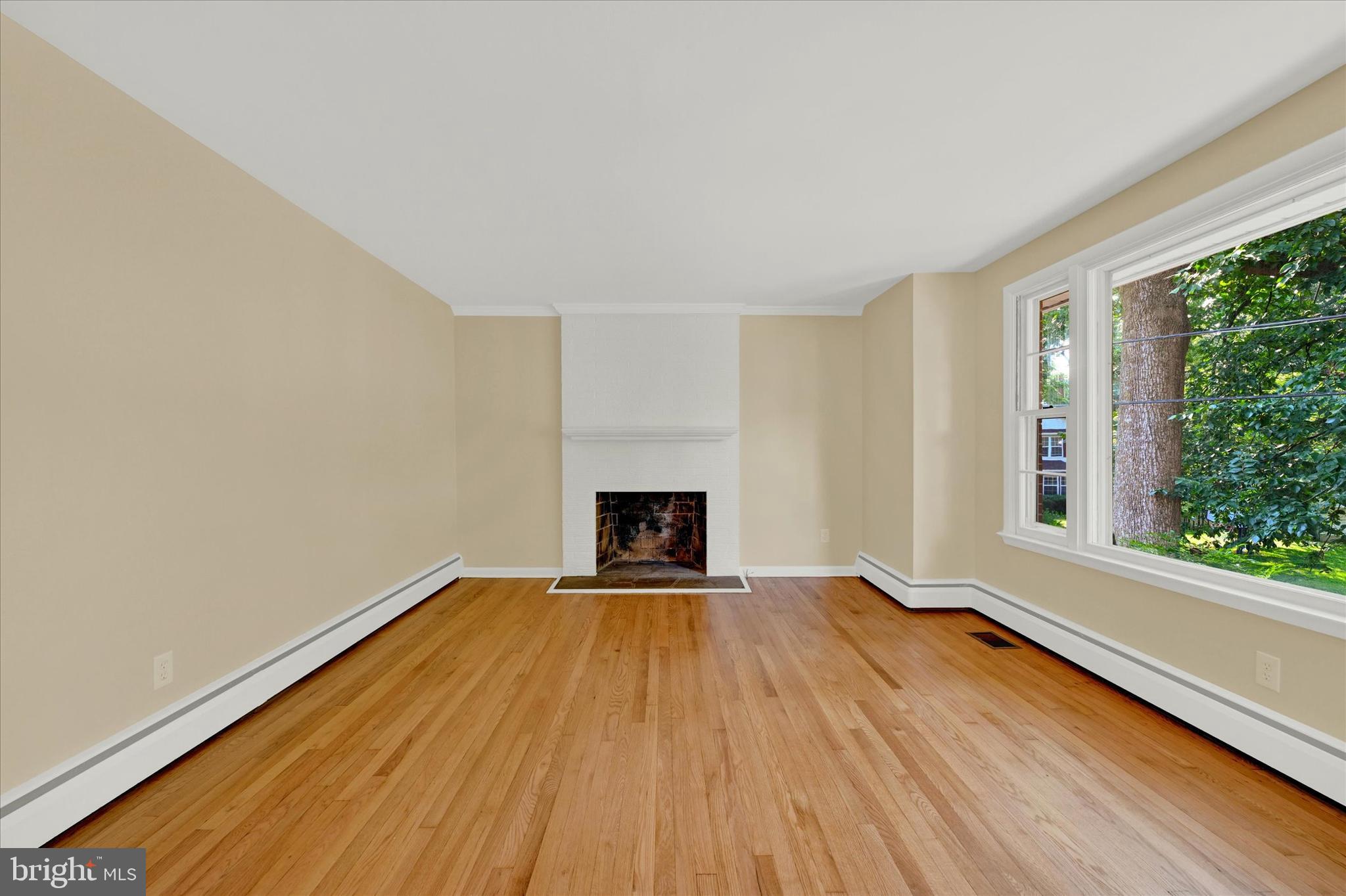 1028 St Albans Road Baltimore, MD 21239 - Photo 9 of 24 Spacious bright room