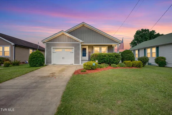$275,000 | 813 North Roan Street, Elizabethton, TN 37643