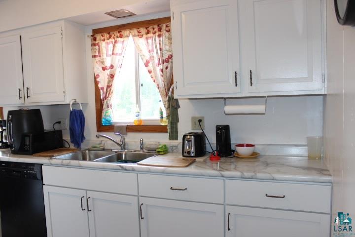 4929 Arnold Road Duluth, MN 55803 - Photo 3 of 30