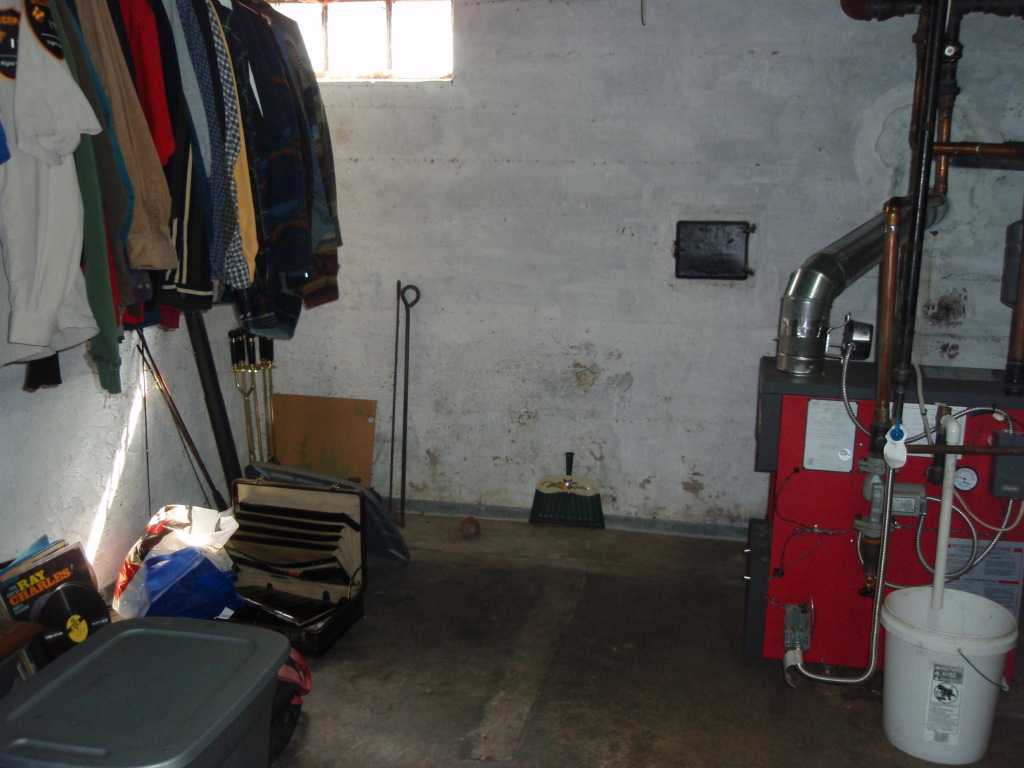 2449 Livingston Road Southwest Roanoke, VA 24015 - Photo 16 of 26 Huge Storage Room
