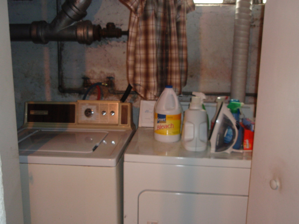 2449 Livingston Road Southwest Roanoke, VA 24015 - Photo 18 of 26 Laundry lower