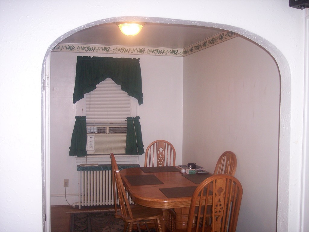 2449 Livingston Road Southwest Roanoke, VA 24015 - Photo 6 of 26 Arched way to dining room