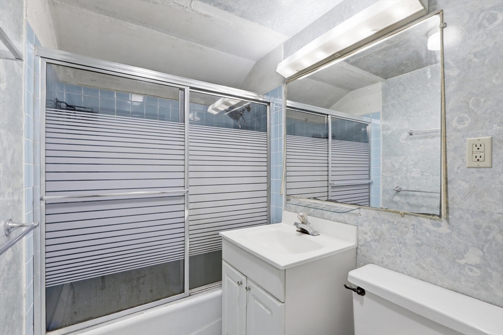 364 West Meadow Road Lowell, MA 01854 - Photo 12 of 26