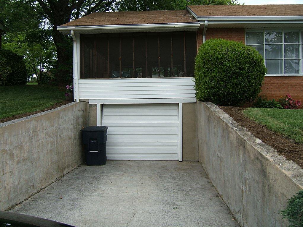 134 Frontier Road Northeast Roanoke, VA 24012 - Photo 20 of 20 Single car garage