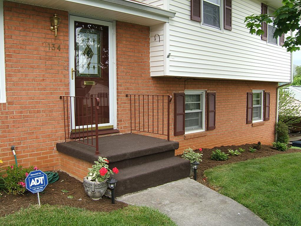 134 Frontier Road Northeast Roanoke, VA 24012 - Photo 3 of 20 Frontier - close up of sidewalk and fron