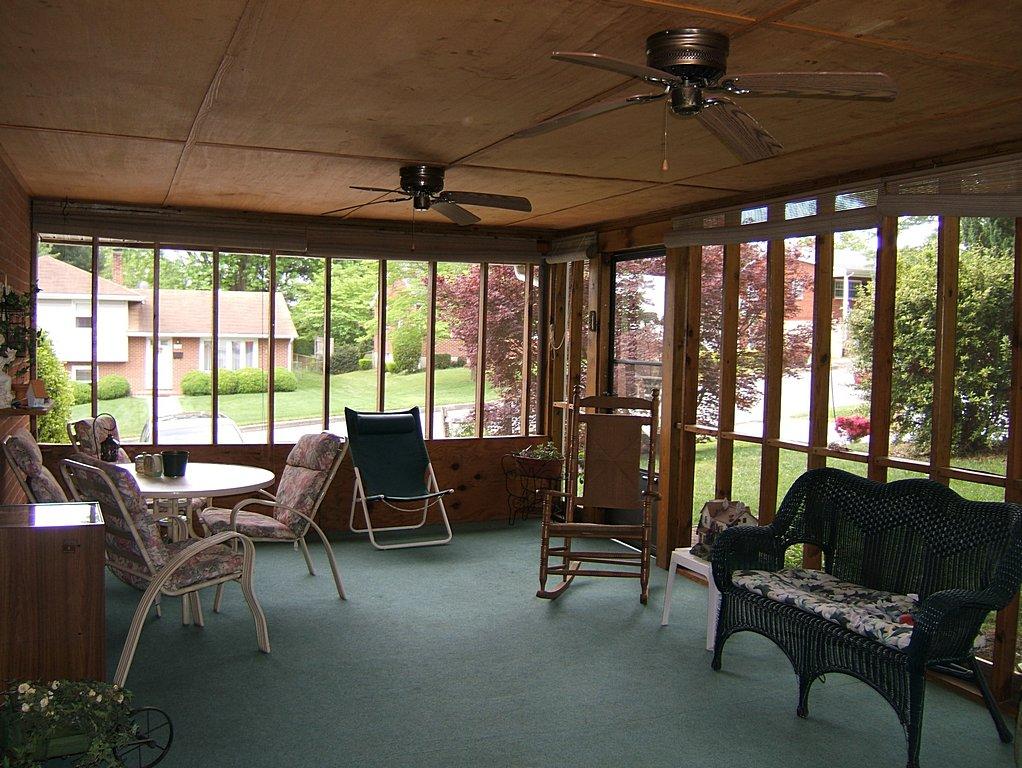 134 Frontier Road Northeast Roanoke, VA 24012 - Photo 10 of 20 Screened porch pic 1