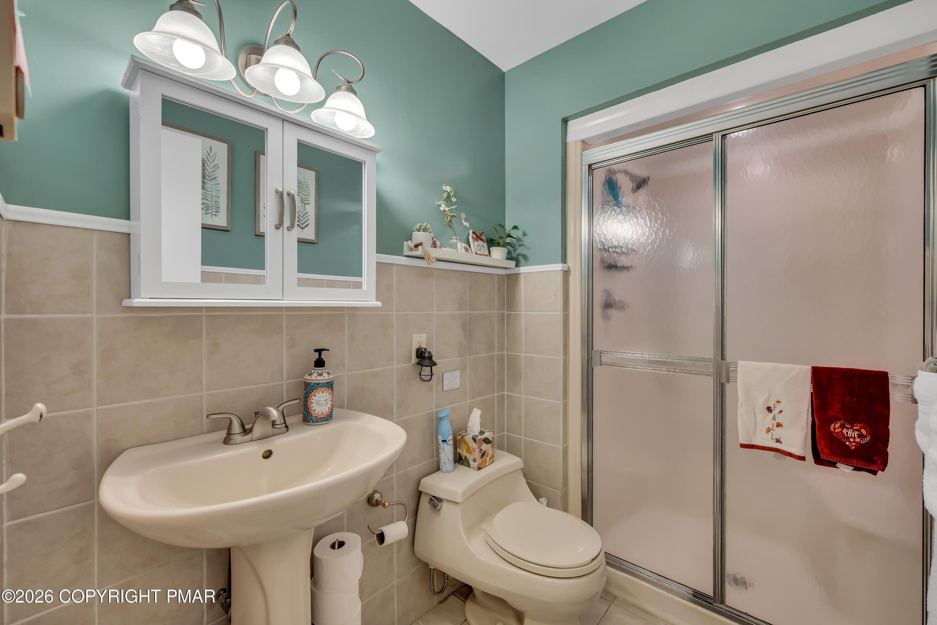 3371 Frontier Road East Stroudsburg, PA 18302 - Photo 21 of 44 1st floor bathroom