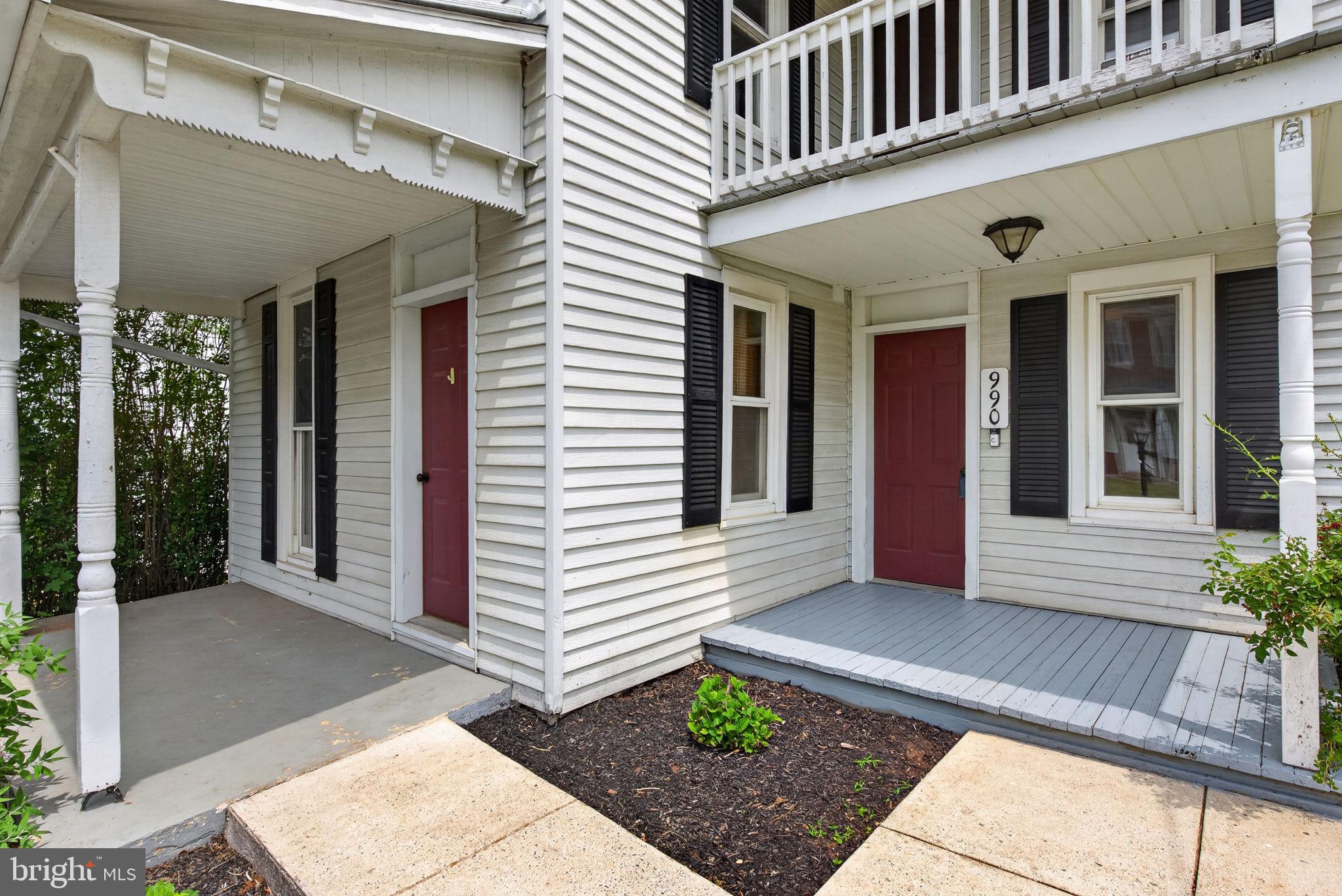 990 Maple Street Lititz, PA 17543 - Photo 3 of 37
