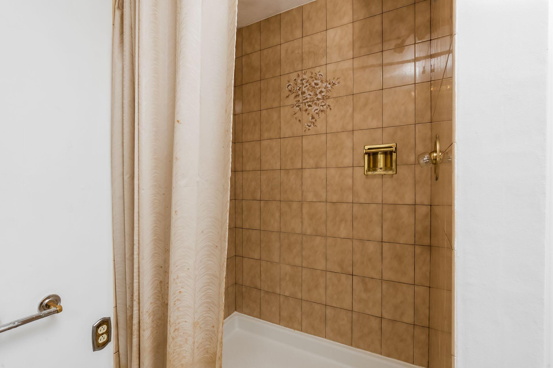 4765 Coach Road Columbus, OH 43220 - Photo 47 of 47 Great shower in LL