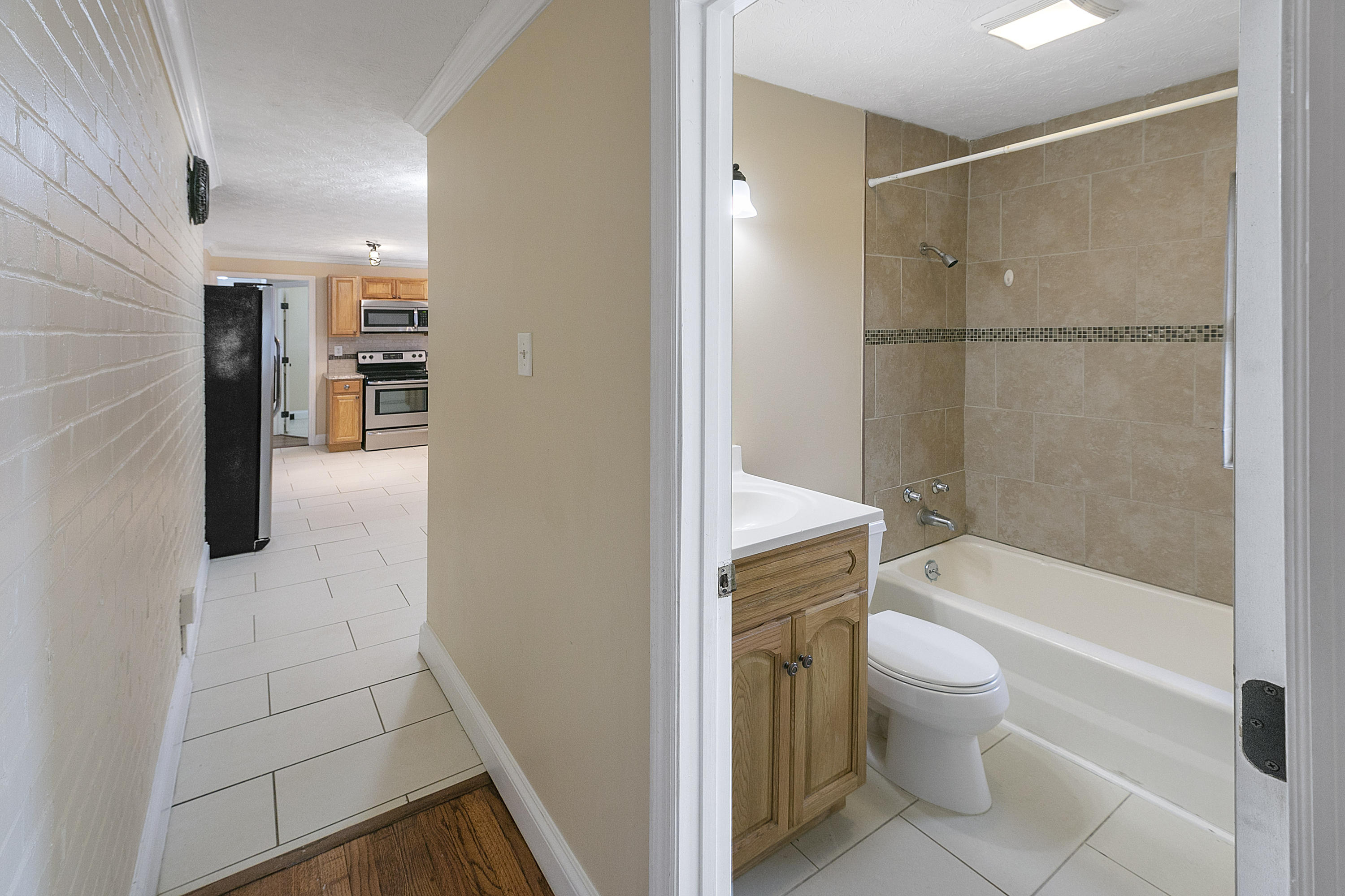 107 Tucker Road Oak Ridge, TN 37830 - Photo 19 of 22 Bathroom #2