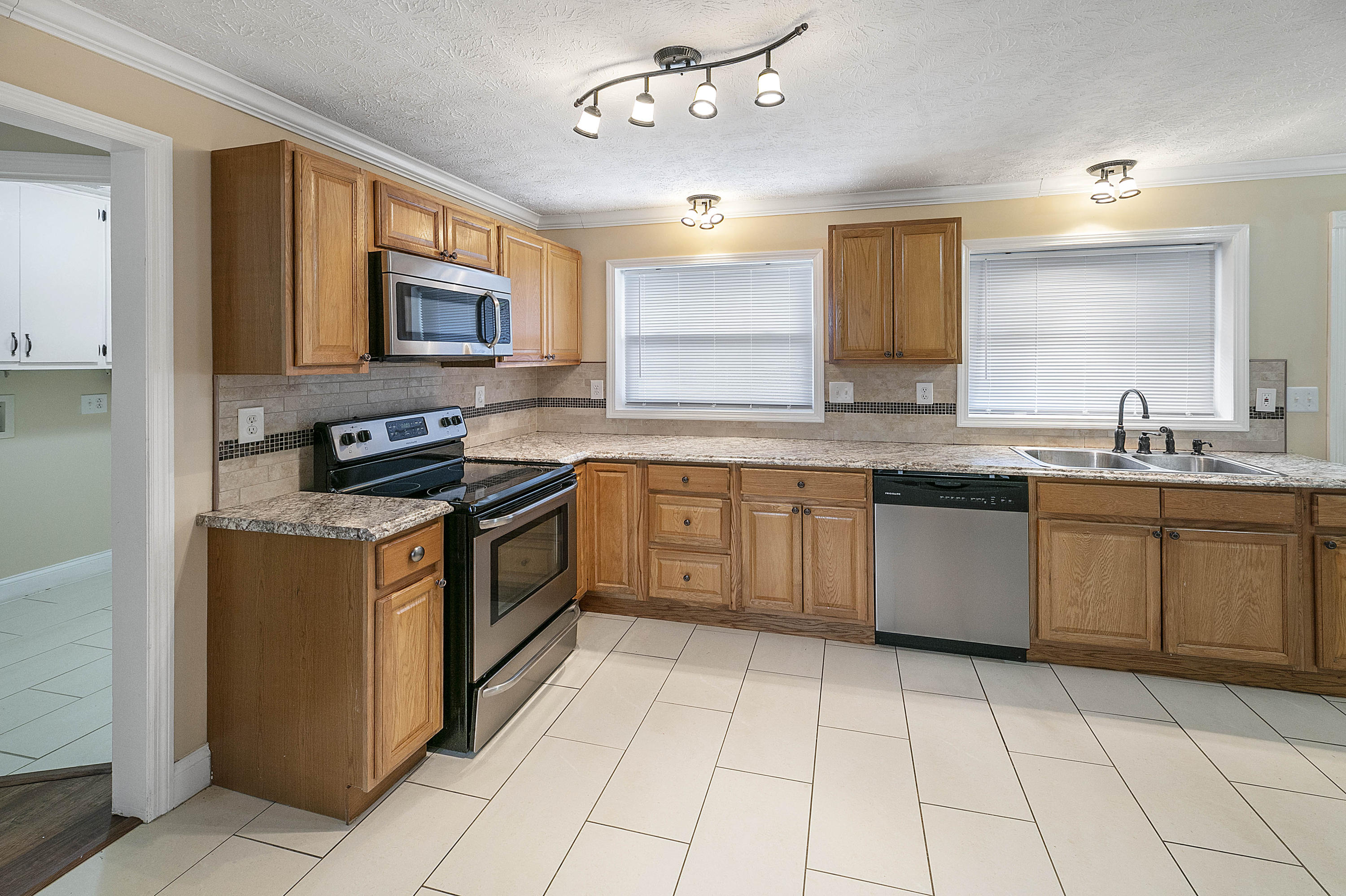 107 Tucker Road Oak Ridge, TN 37830 - Photo 9 of 22 Kitchen