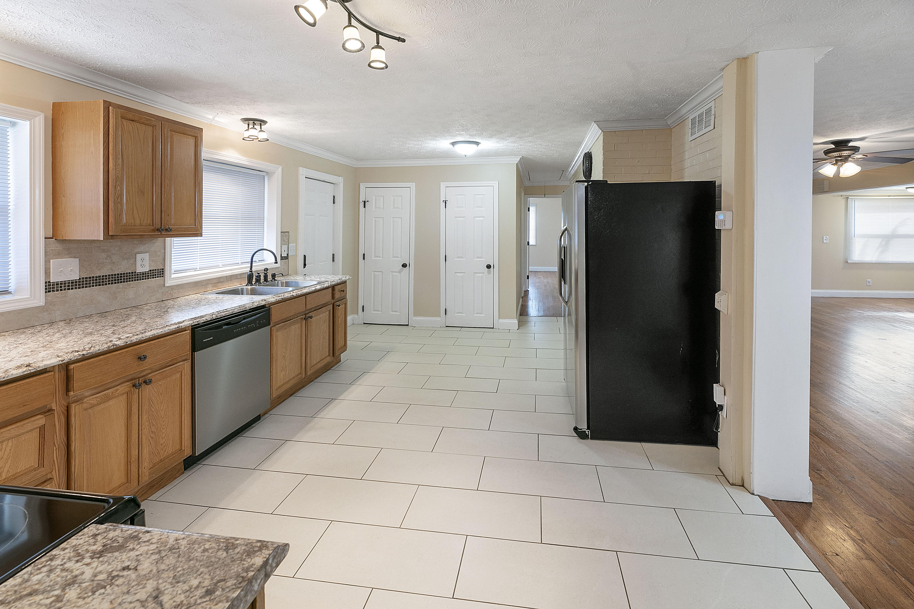 107 Tucker Road Oak Ridge, TN 37830 - Photo 10 of 22 Kitchen