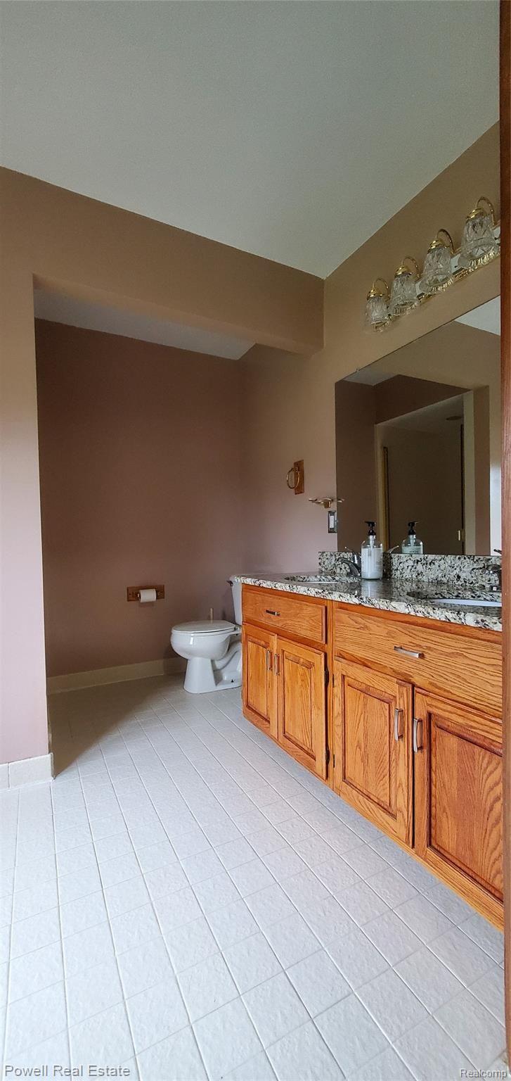 835 Stanford Circle Rochester, MI 48309 - Photo 11 of 18 Master Bathroom 2.jpg