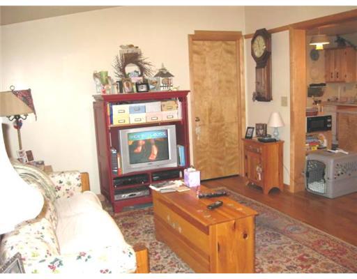 562 Halston Road West Sunbury, PA 16061 - Photo 5 of 8 Living Room.