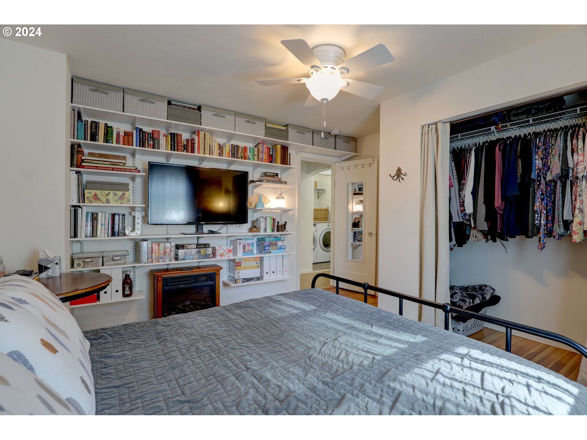 600 Forest Lane Cascade Locks, OR 97014 - Photo 31 of 48 a living room with furniture and a flat screen tv