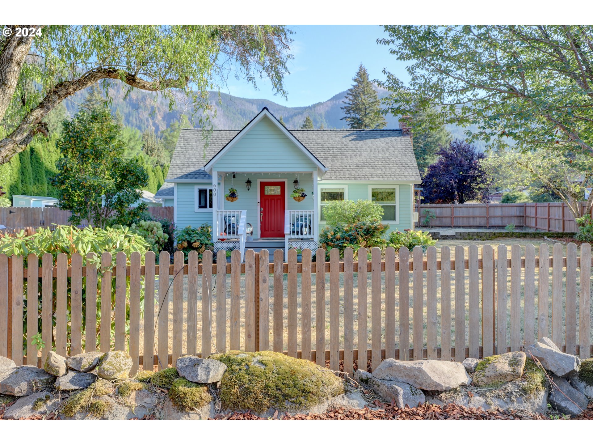 600 Forest Lane Cascade Locks, OR 97014 - Photo 46 of 48 a front view of a house with a garden