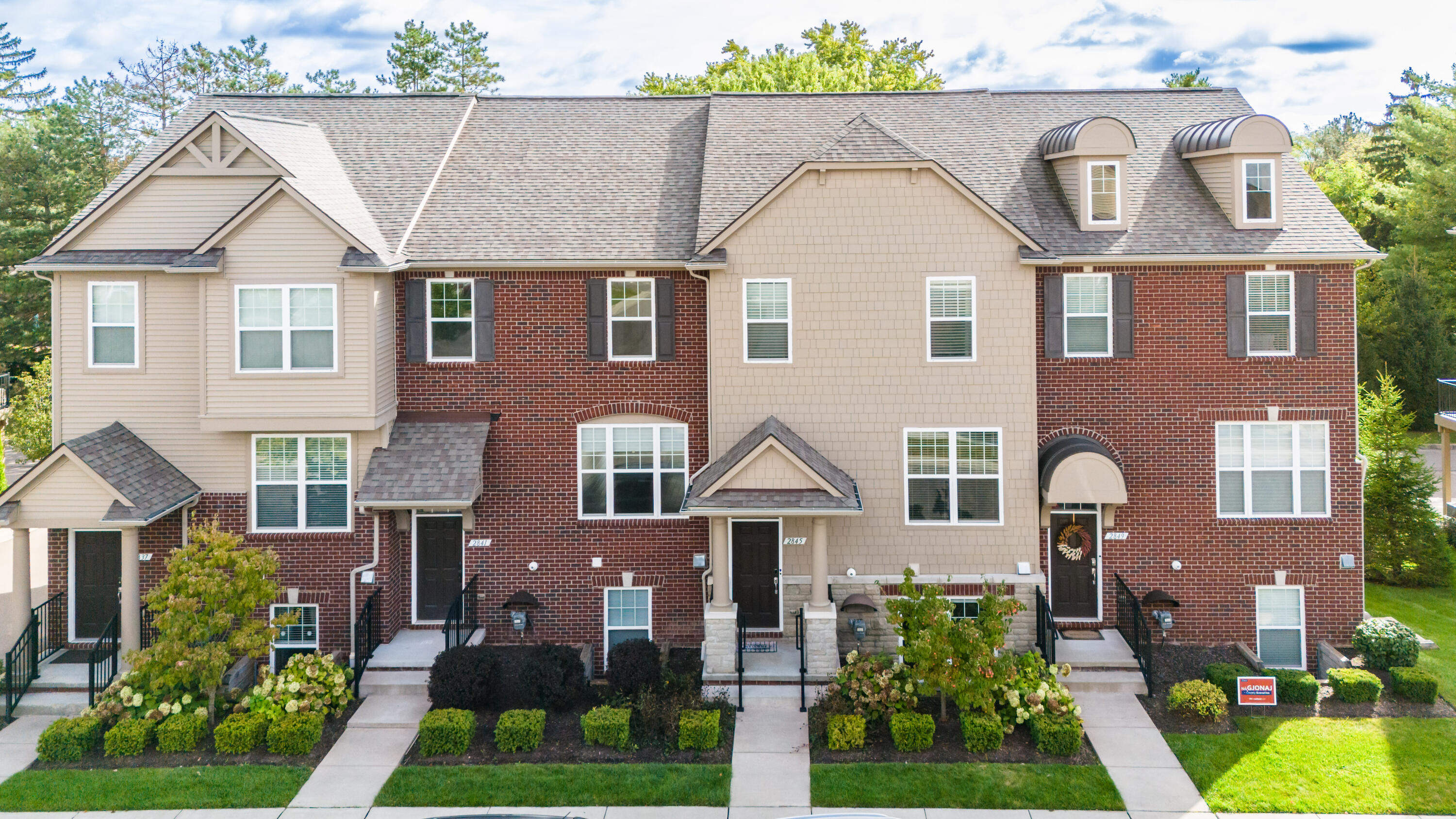 2845 Hartwick Drive Rochester Hills, MI 48307 - Photo 1 of 47 0001