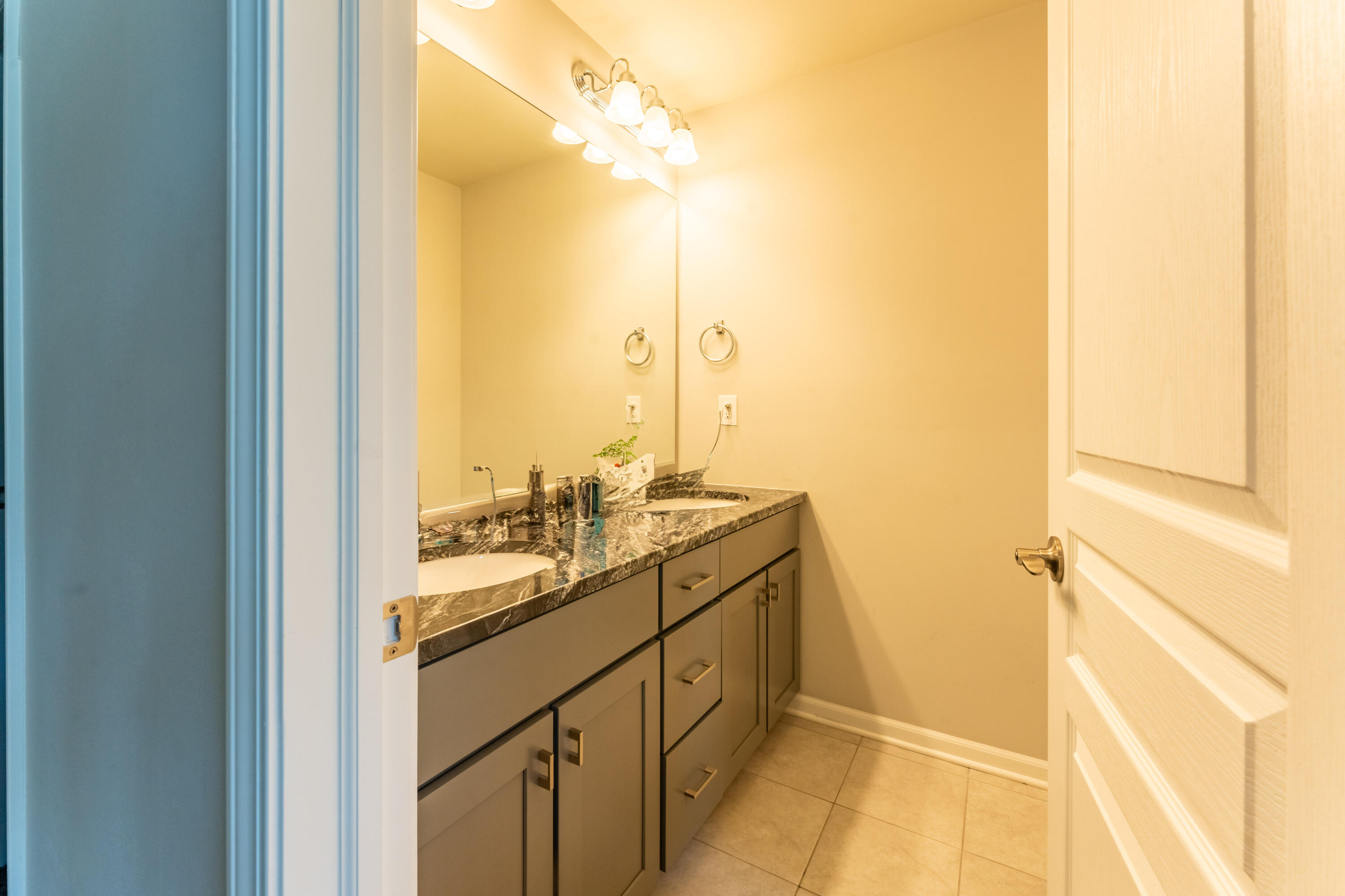 2845 Hartwick Drive Rochester Hills, MI 48307 - Photo 25 of 47 0016 copy