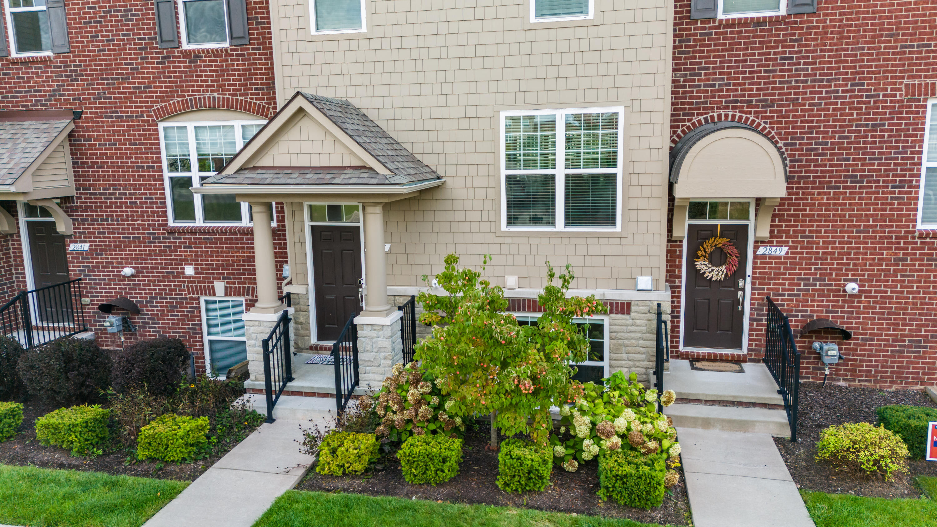 2845 Hartwick Drive Rochester Hills, MI 48307 - Photo 3 of 47 0002