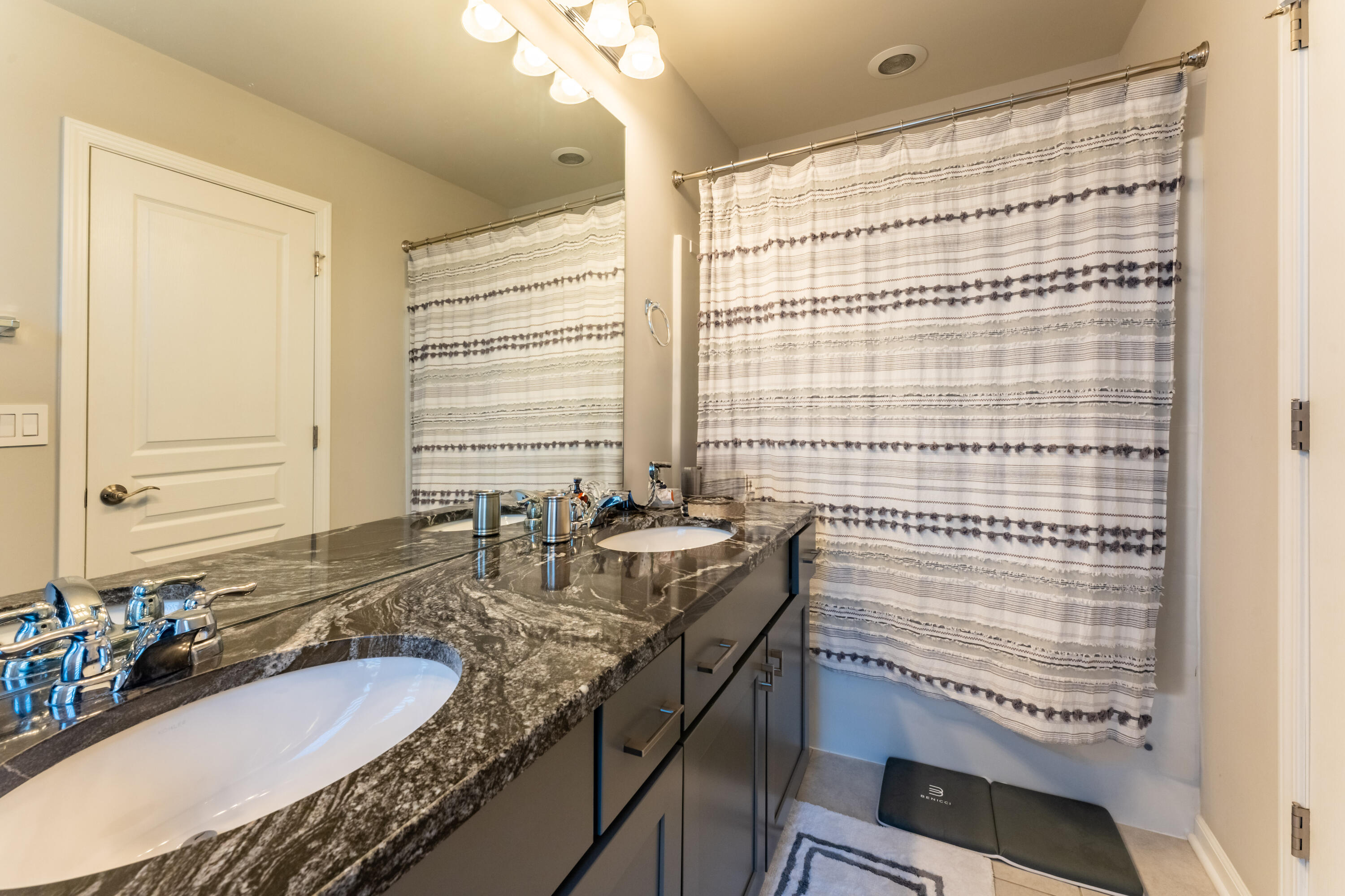 2845 Hartwick Drive Rochester Hills, MI 48307 - Photo 31 of 47 0026 copy