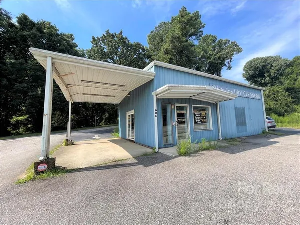 $1,950 | 606 East Caswell Street, Wadesboro, NC 28170