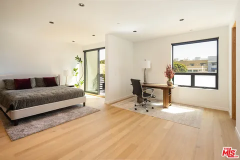 $1,999,000 | 212 Bay Street, Unit 102, Santa Monica, CA 90405