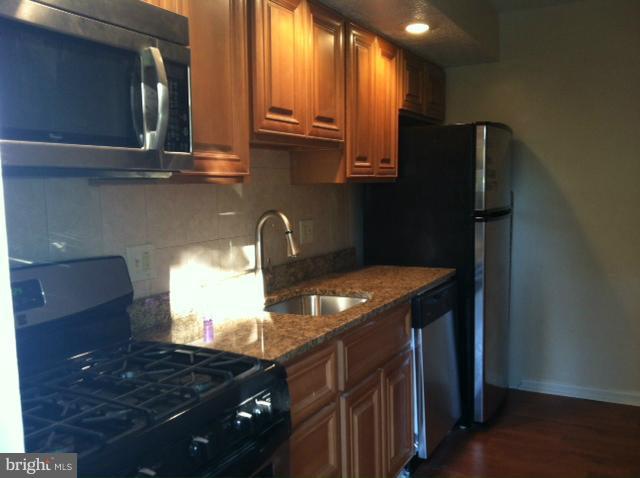 4538 Mountview Road Baltimore, MD 21229 - Photo 9 of 13 Kitchen