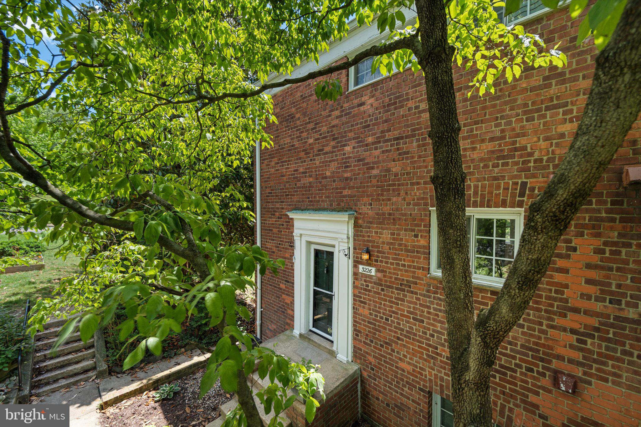 3226 Gunston Road Alexandria, VA 22302 - Photo 3 of 31