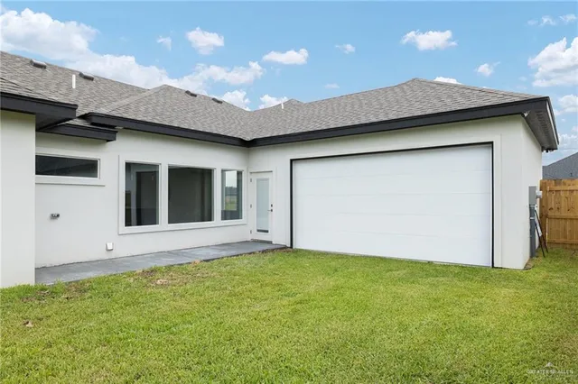 a view of a house with backyard