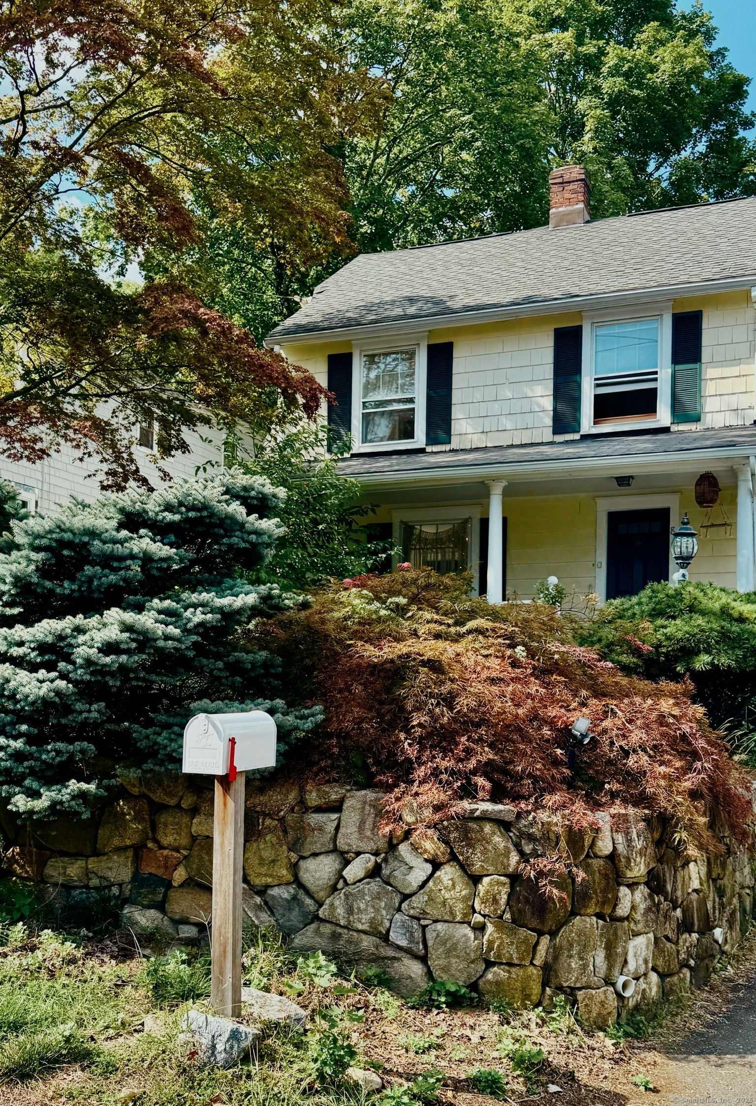 89 Richmond Hill Road New Canaan, CT 06840 - Photo 4 of 17 a front view of a house with a yard
