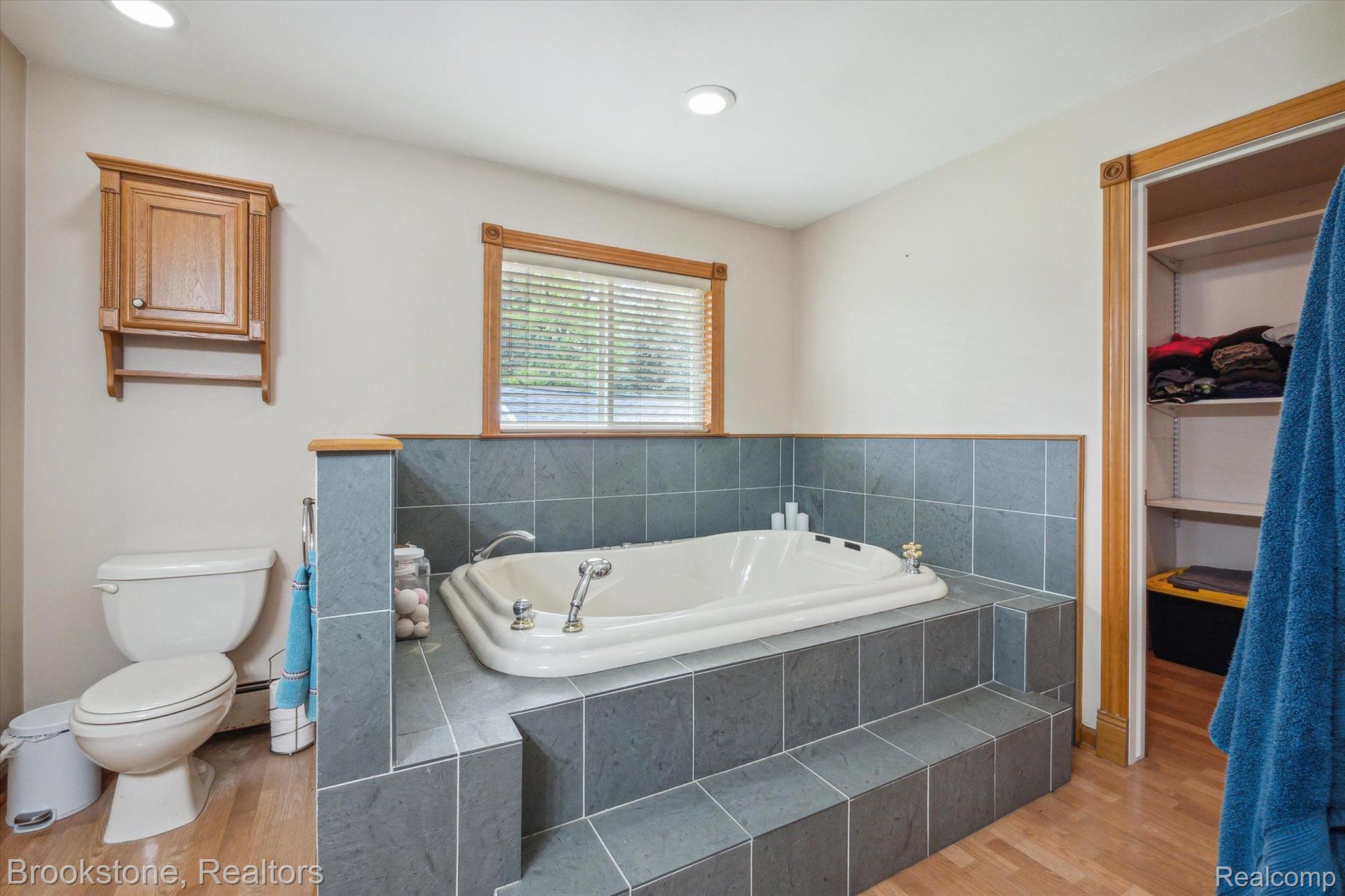2869 Judah Road Lake Orion, MI 48359 - Photo 18 of 52 HUGE 2ND FLOOR FULL BATH WITH WALK-IN CLOSET