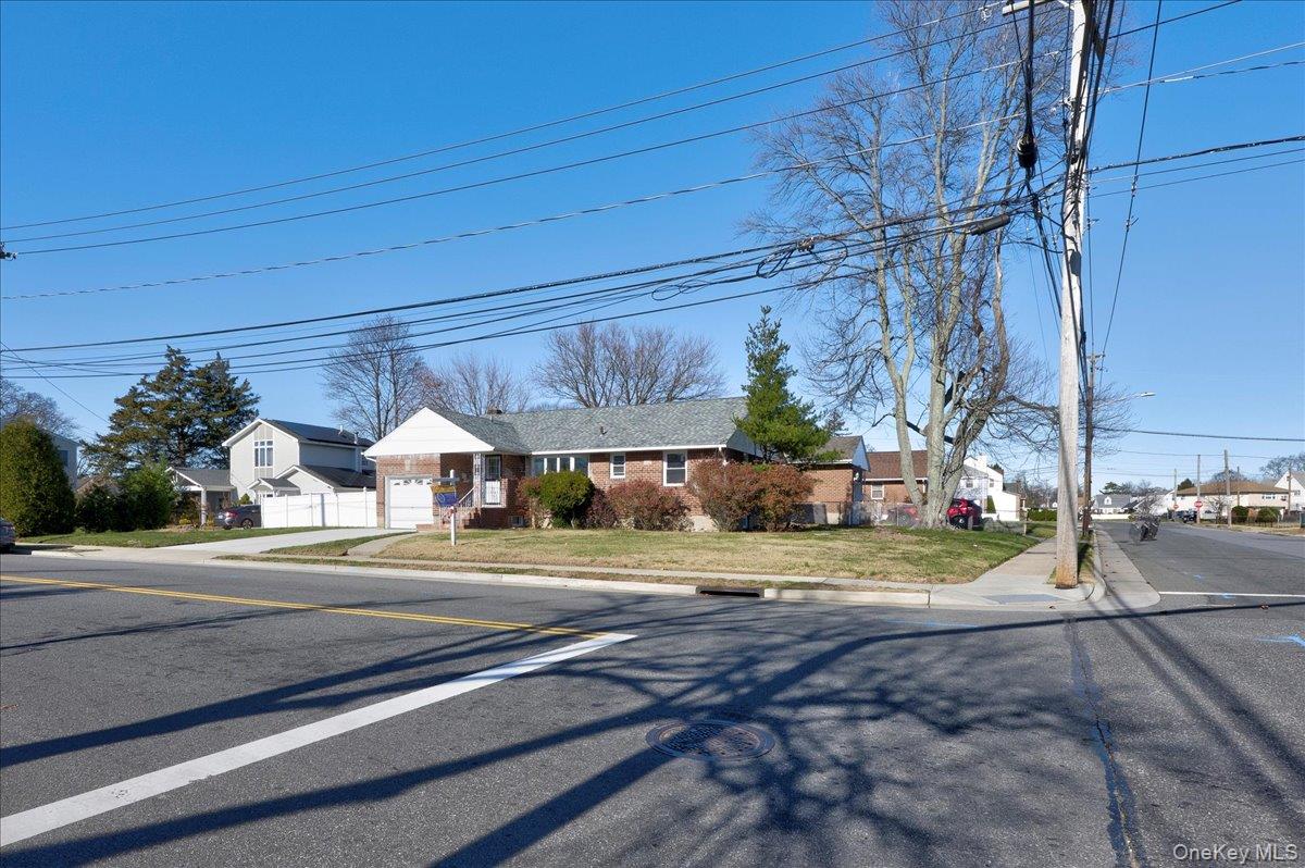 95 Harold Avenue Hempstead, NY 11550 - Photo 26 of 29 a view of a volley ball court